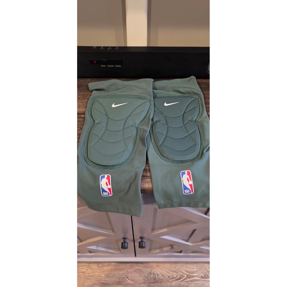 Nike NBA Padded Knee Sleeves Mens L/XL Green Excellent CT3877-355 Basketball